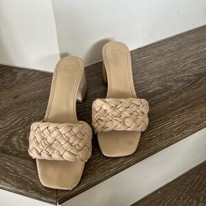 Marc Fisher woven leather crème/beige heeled sandals